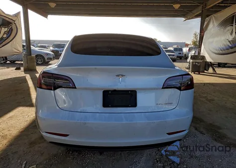 2022 Tesla Model 3 z USA, uszkodzony, nr VIN 5YJ3E1EB7NF127948